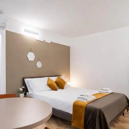 Hotiday Teatro Apartmanhotel 3*