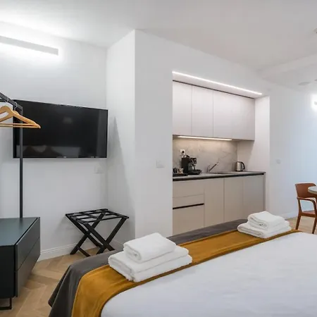 Apartmanhotel Hotiday Teatro 3*